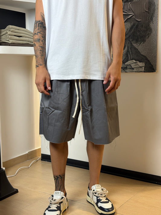 SHORTS OVER CUT