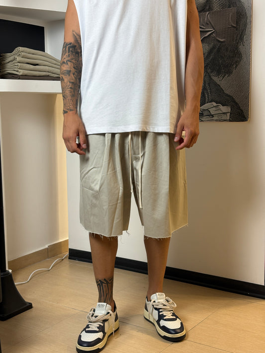 SHORTS OVER CUT
