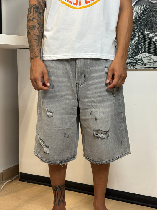JEANS OVER DISTRESS